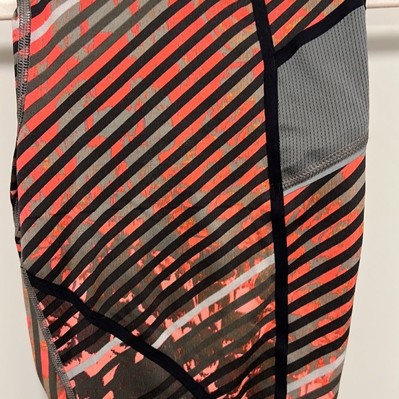 ATHLETA Cropped Workout Leggings Size L - Picture 2 of 4